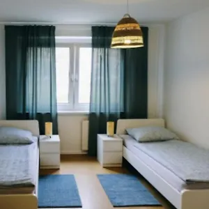 riesige-3-zimmer-wohnung-am-grunauer-welle-mit-balkon.bestleipzighotels.com/